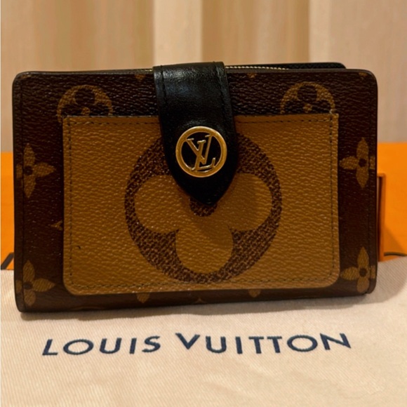 💯% Authentic Louis Vuitton Juliette Wallet✨ - Picture 4 of 15